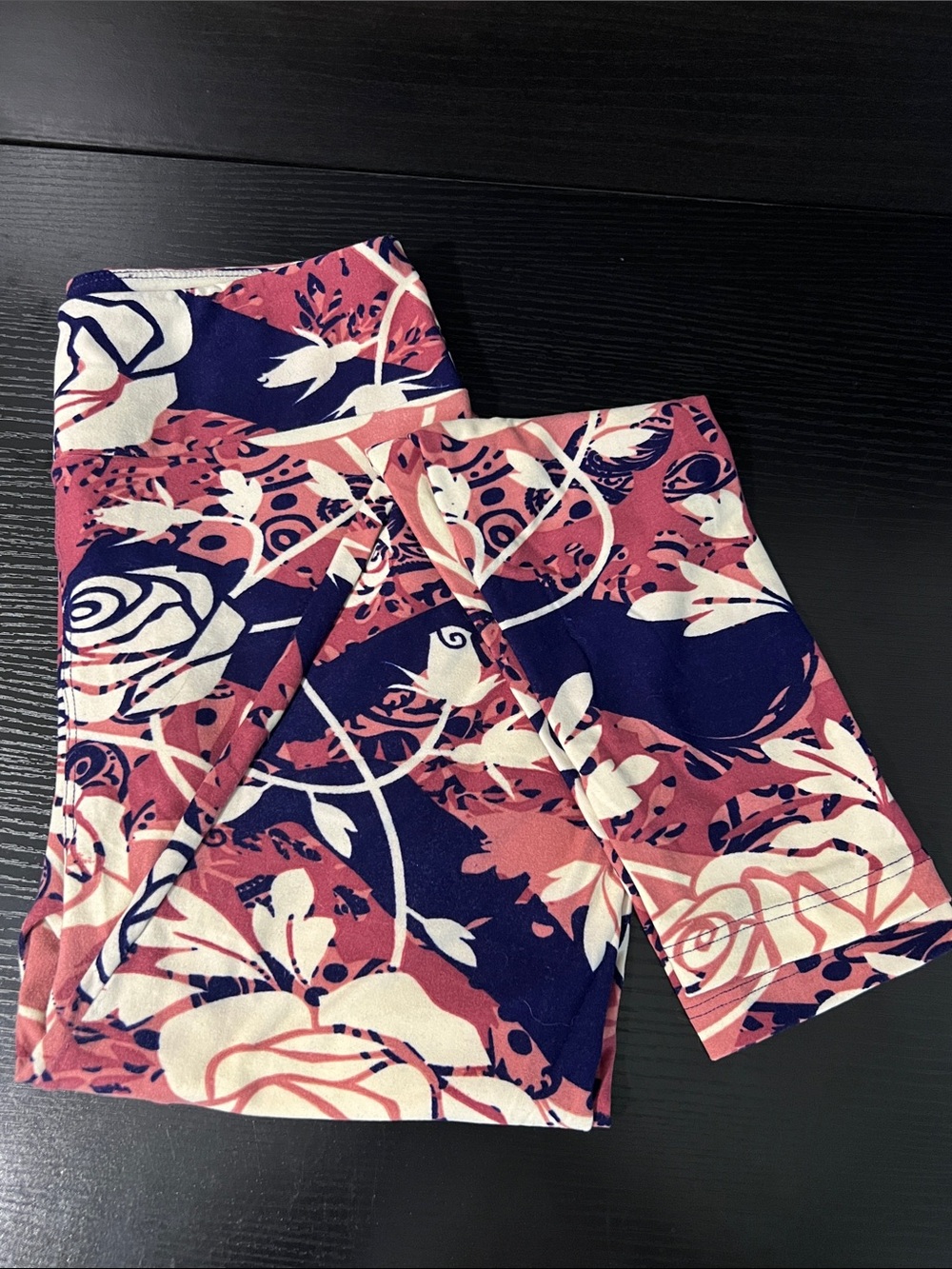 LuLaRoe Muave, Purple, & Cream Floral Roses Leggings